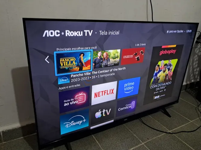 Vendo uma linda tv smart 43 polegadas 4k AOC ROKU nova com nota fiscal