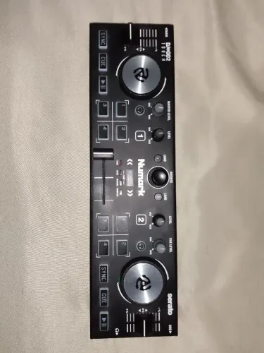 Controladora Numark DJ2GO2 Touch