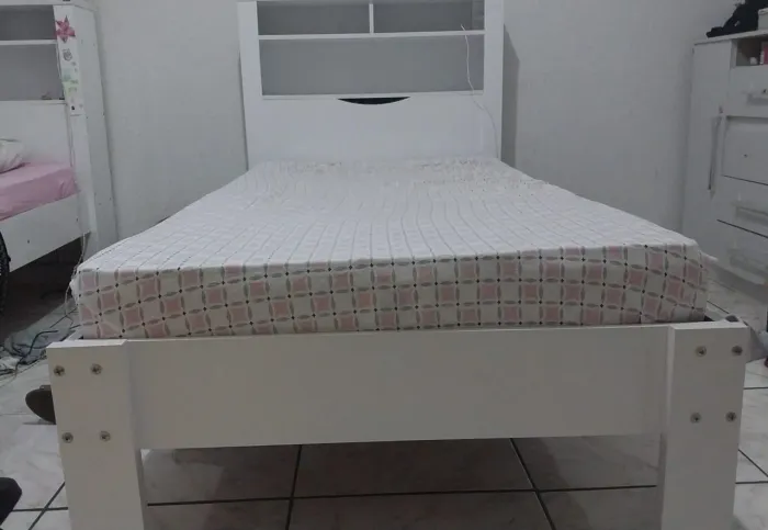 Cama solteiro com baú
