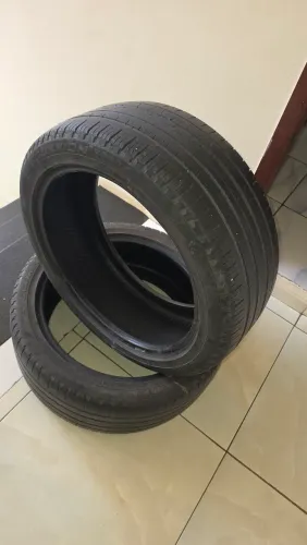Pneus 235 45 19 - OPORTUNIDADE