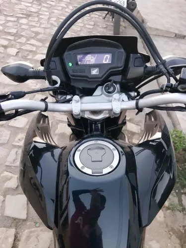Vendo Honda Bros 160 2024 19 mil kms rodados no ponto de tranferir. 20.000 vinte mil