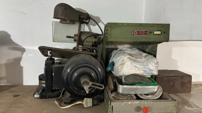 Equipamento de laboratório odontológico ou de prótese dentária