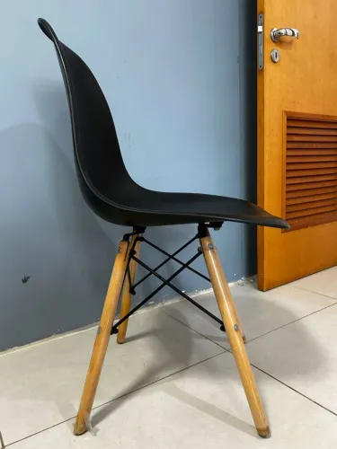 Par de Cadeiras Charles Eames Eiffel Pretas