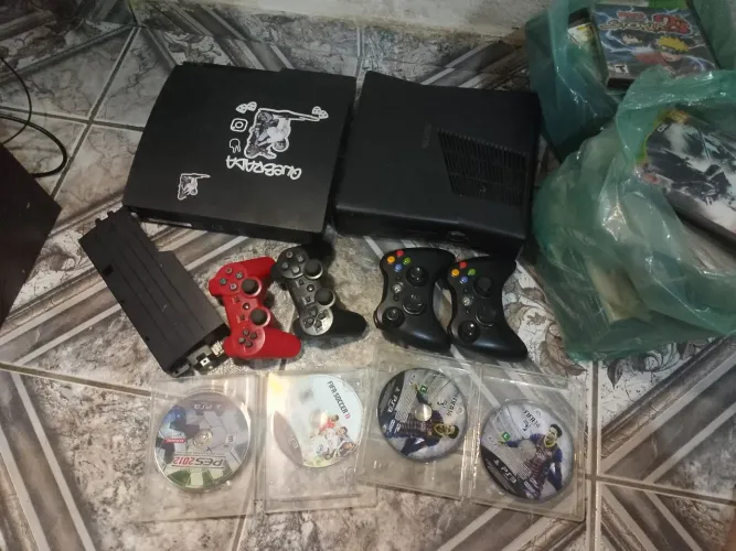 Kit de videogame Xbox 360 e PS3 com defeito