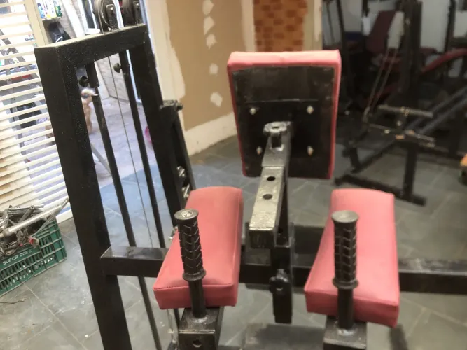 Máquina para fazer exercícios de glúteo