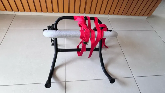 Suporte para transporte de bicicleta, em excelente estado de conservação.