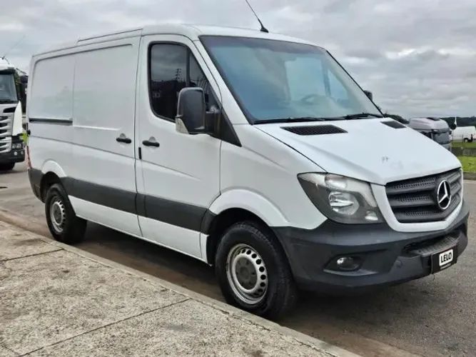 Mercedes Benz Sprinter 415 CDI Câmbio Manual Ano 2019 porta lateral e traseira
