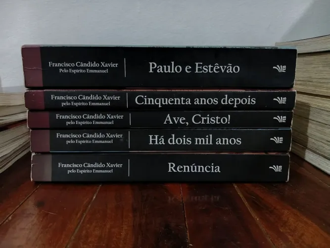 Coleção de livros  romances de Emmanuel 