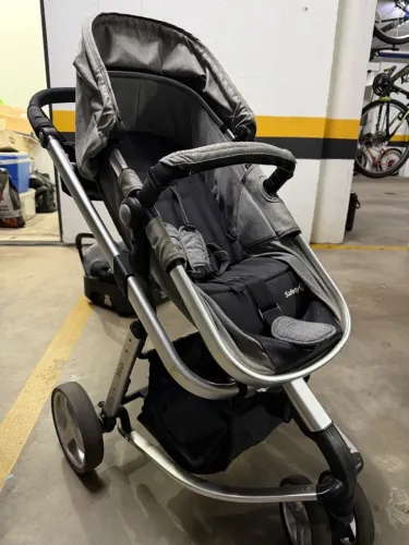 Carrinho de bebê e Bebê conforto com suporte safety mobi usado
