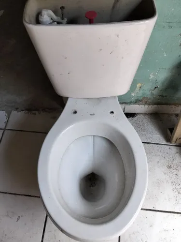 Vaso sanitário sem a tampa da cx de descarga 