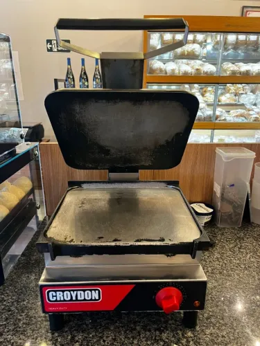Chapa Sanduicheira Elétrica Prensa Lisa SASL 220V Croydon