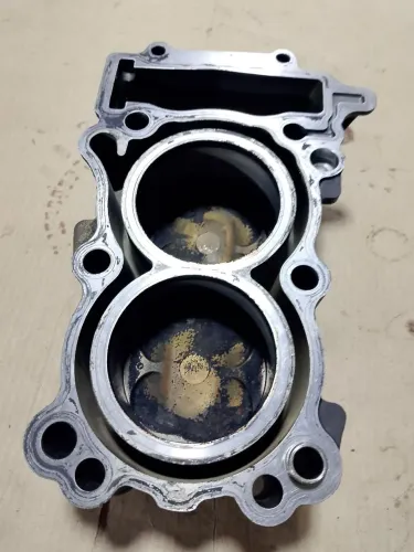Cilindro motor MT 03 22 usado original 