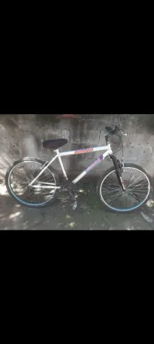 Vndo Bike aro 26 , semi nova, pneus novos , 21 macha.