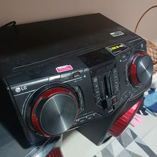 Vendo som marca LG 1.800 Bluetooth acompanha 2 caixas
