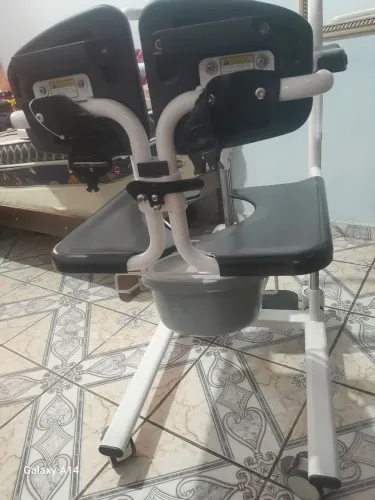 Vende-se cadeira de rodas com multi funcionalidades:banho,tomar sol,necessidades fisiolo..