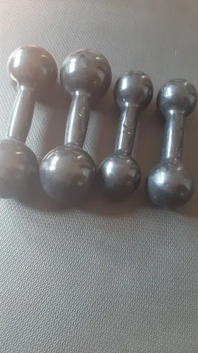 Par de halter de 10kg emborrachado e 5kg 