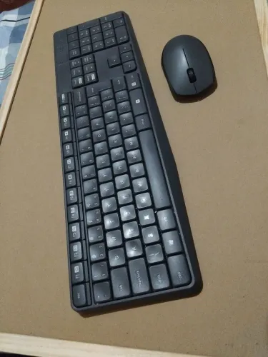 Combo teclado e mouse sem fio Logitech MK235 M170 pilhas conexão USB ABNT2