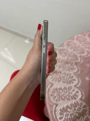 iPhone 15 pro conservadíssimo