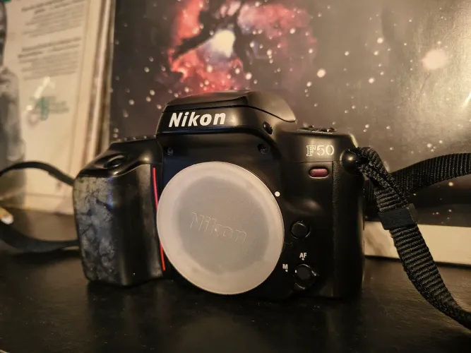 Nikon F50 novinha 
