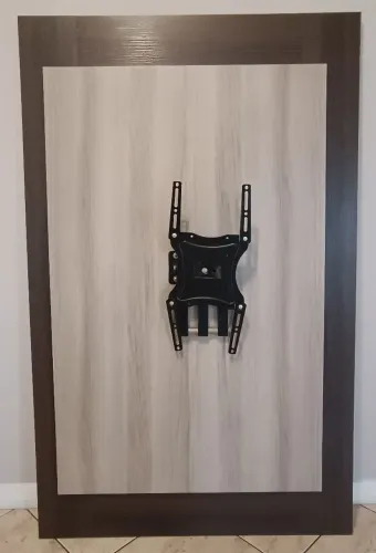 Painel para TV com suporte articulado