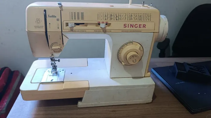 Máquina de Costura Singer facilita 43
