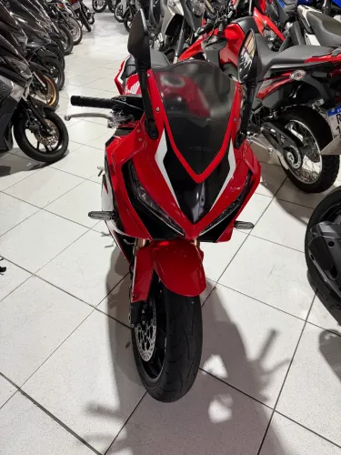 Cbr650r 2022 com apenas 7.800km