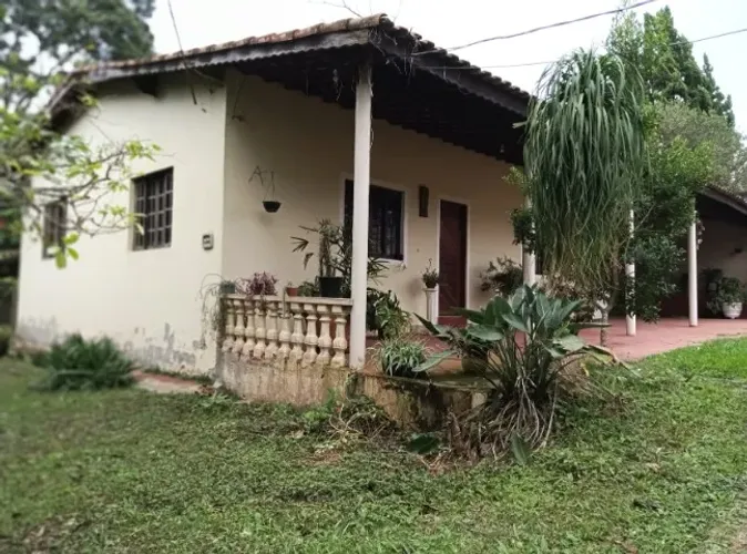 Chácara em Parque das Varinhas área 2100m2