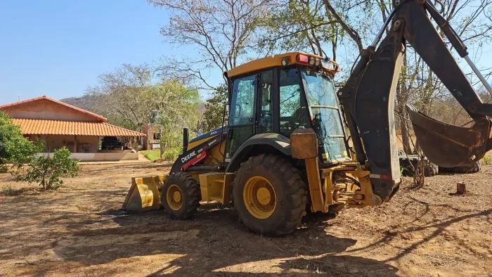 Alugo retroescavadeira John Deere 310L ano 2022 - contrato mensal