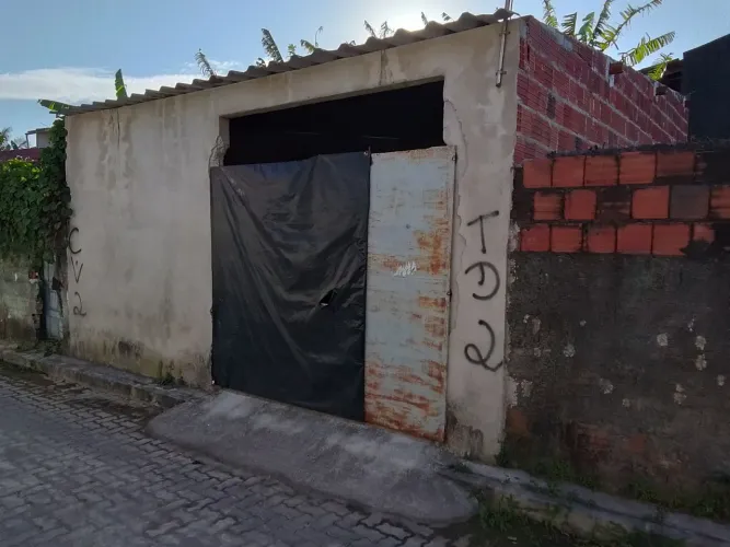 Terreno com 49 metros quadrados energia e água encanada