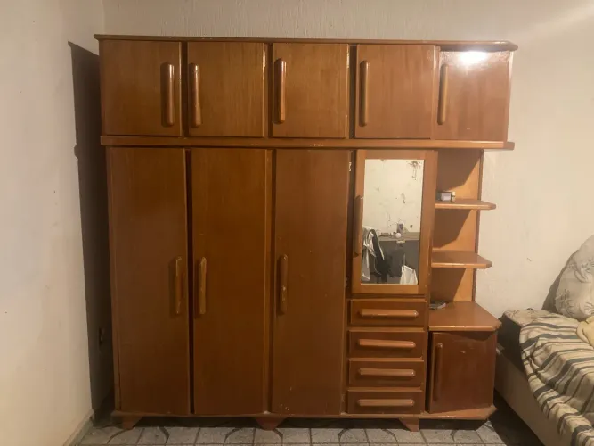Guarda roupa madeira maciça moderno