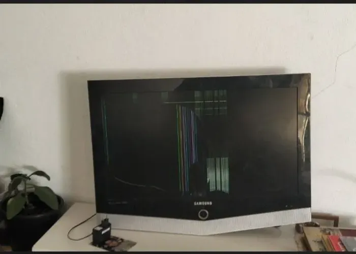 TV Samsung 32" LCD (Antiga) - Para Retirada de Peças / Sucata