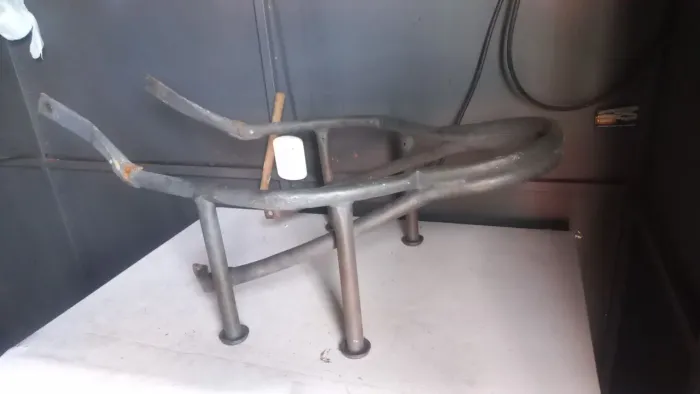 Bagageiro de moto para carregar água e gás