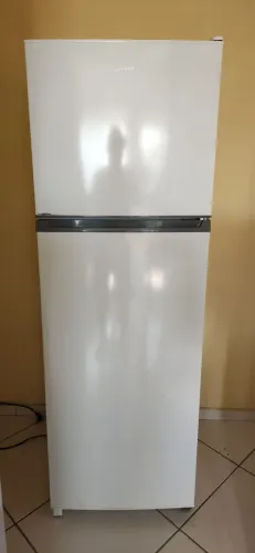 Vendo geladeira duplex, muito boa.