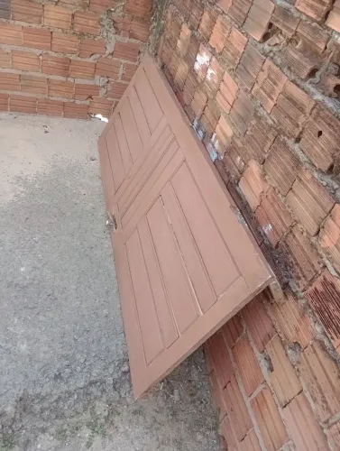 Porta para frente de casa