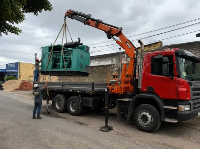 Aluguel de Munck 23,5 Ton - Içamento, Transporte e Remoção de Cargas