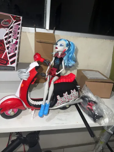 Vendo monstra high g1 ghoulia scaris e moto completa