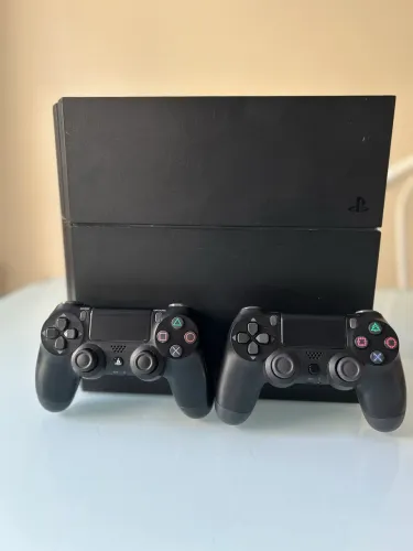 Ps4 novo 1tera e 2 controles