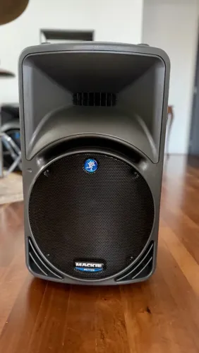 Par de Caixas de som Mackie SRM450 pre amplificada