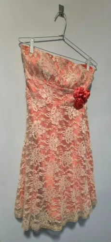 Vestido de festa rendado