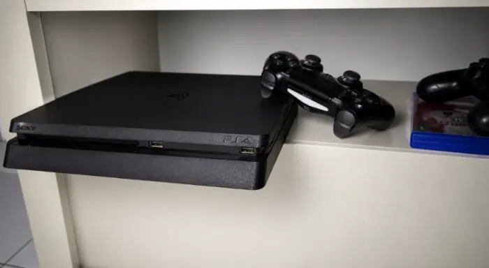 PlayStation 4 slim 500 gb +3 controles+Batman 3 beyond Gotham