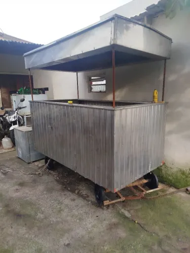 Carrocinha tipo trailer para lanches espetinho xis