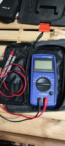 Capacímetro digital dugold em ótimo estado 