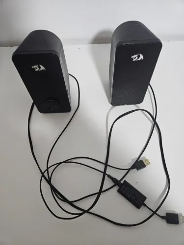 Caixa de Som Redragon para computador - led vermelho