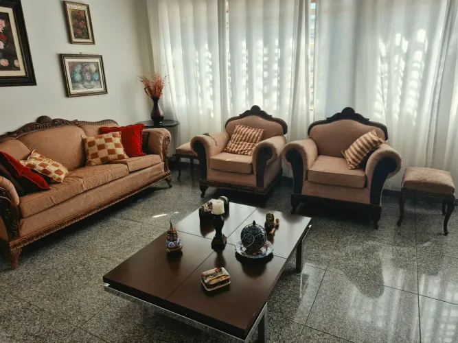 Conjunto de Sofa antigo 3 lugares 2 poltronas e dois bancos