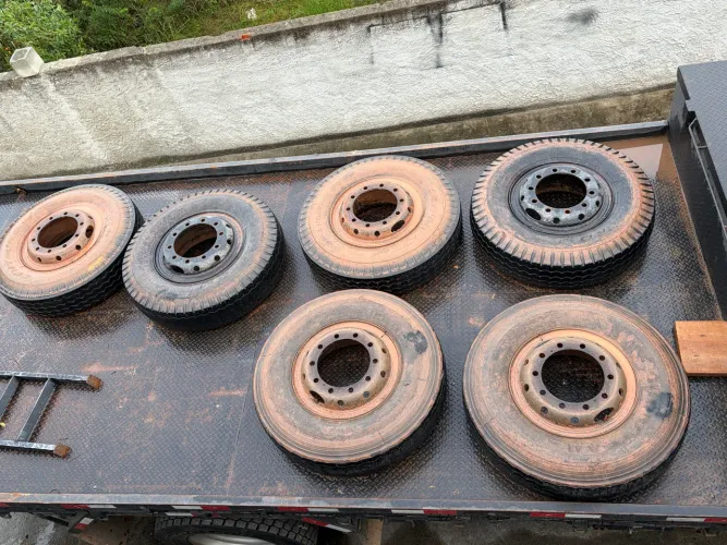 PNEUS COM RODA 1000-20