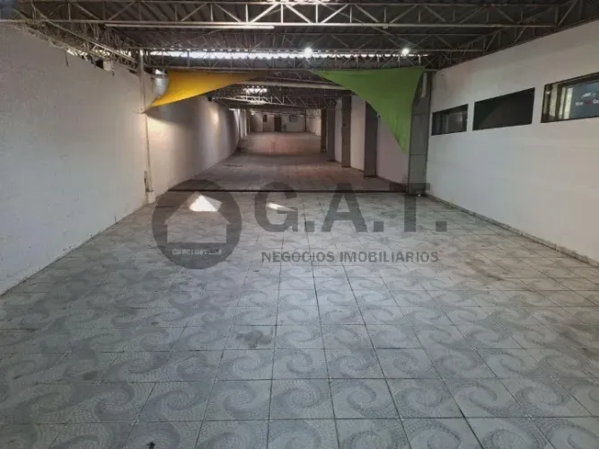 Salão Comercial no Centro de Sorocaba-SP: 3 Salas, 2 Banheiros, 640m² de Área - Locação!