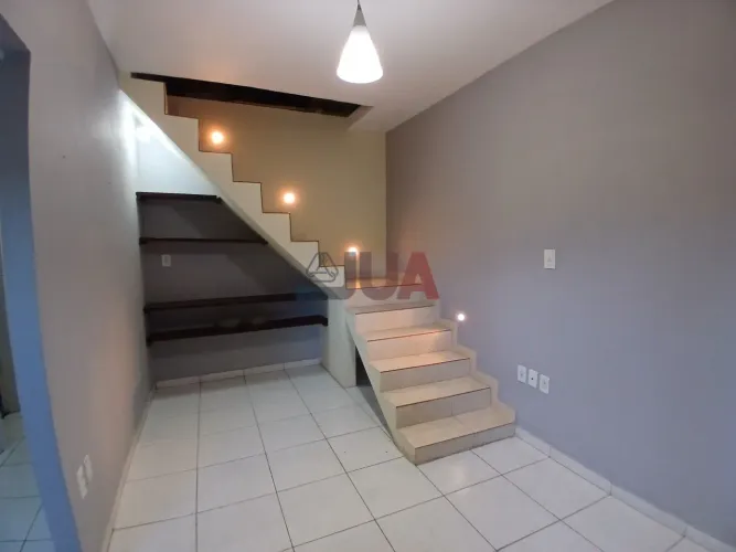 Casa para locação no CARMARI - 1 quarto, 1 banheiro e vaga de garagem