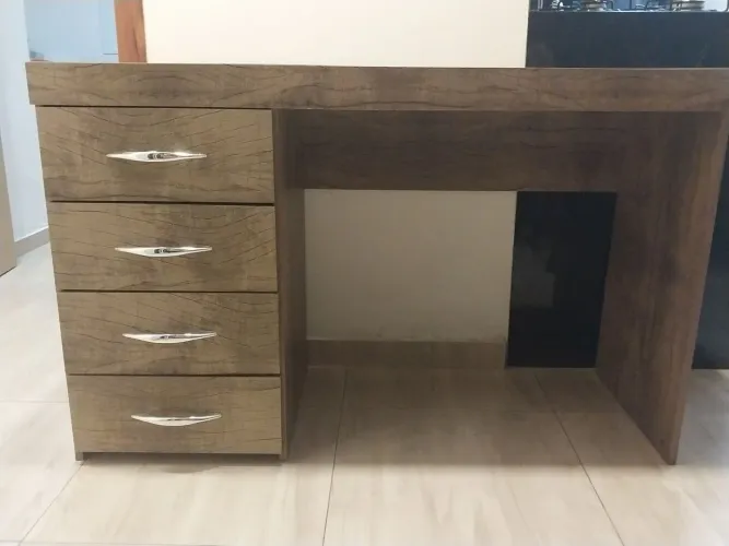 Escrivaninha / Mesa para Estudo e Home Office com 4 Gavetas - Ótimo Estado