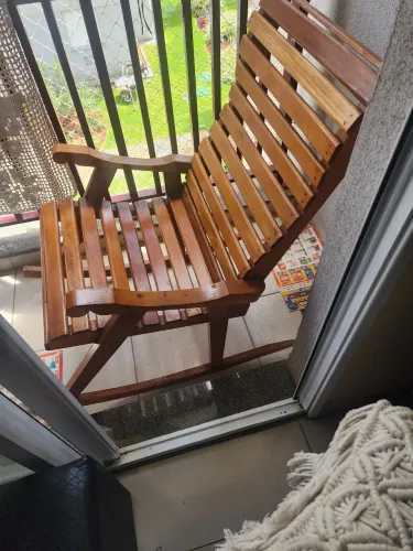 Cadeira de Balanço  de madeira 