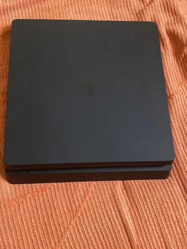 PS4 slim 1tb + 1 controle